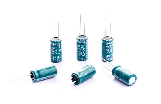 Tụ điện xuyên tâm nhôm 10UF200V 8x16mm cho chấn lưu điện tử
