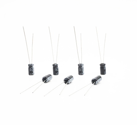 Tuổi thọ tải 2000 giờ Tụ điện loại dẫn hướng tâm 4.7UF 50V 5x11mm