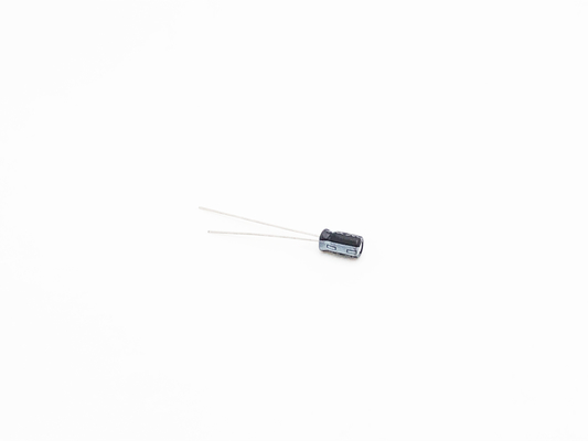 Tuổi thọ tải 2000 giờ Tụ điện loại dẫn hướng tâm 4.7UF 50V 5x11mm