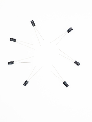 Tuổi thọ tải 2000 giờ Tụ điện loại dẫn hướng tâm 4.7UF 50V 5x11mm